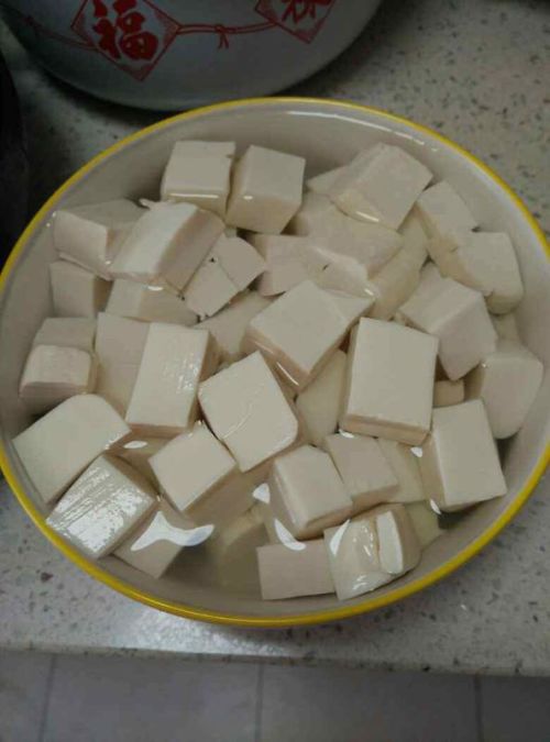 蚬子鱿鱼炖豆腐的做法