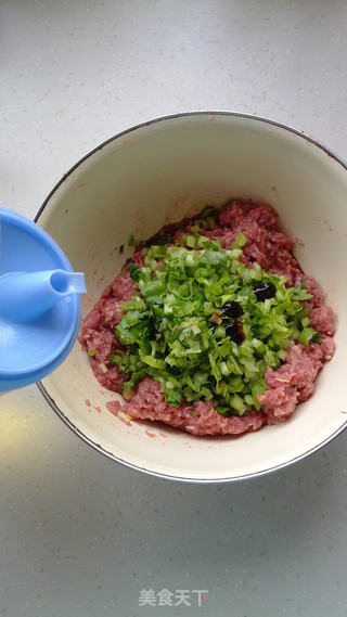 芹菜牛肉包的做法
