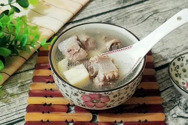 腊排骨和竹笋炖汤的做法