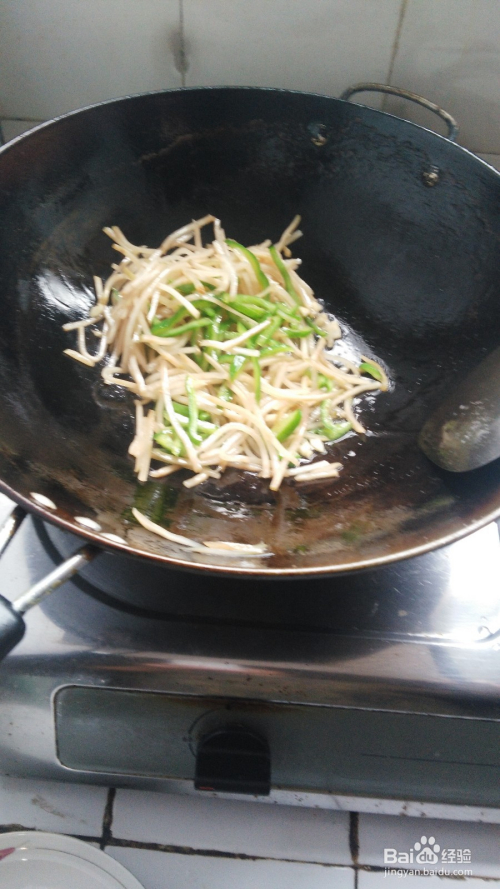 鸡蛋大头菜辣椒做法