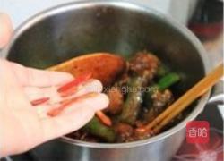 茄瓜焖排骨的做法