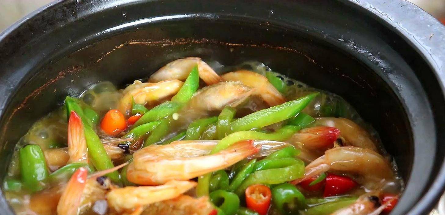 砂锅虾鸡蛋的做法