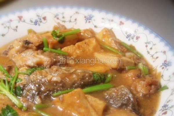 青岛鲅鱼炖豆腐的做法