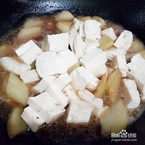 松菇炖豆腐的做法