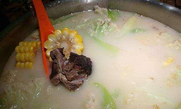 鲜乳鸽排骨煲汤的做法