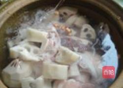 莲藕木瓜猪蹄汤的做法