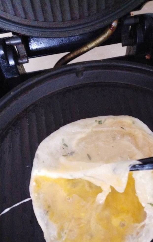 鸡蛋灌饼不加水的做法