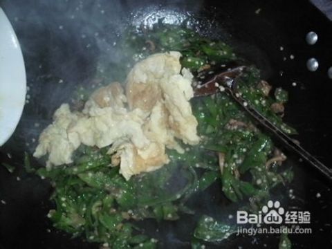 墨鱼鸡蛋炖汤的做法