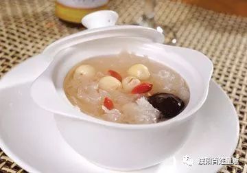 银耳波罗汤的做法功效
