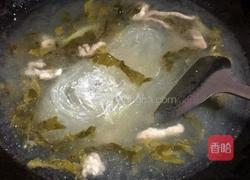 鱿鱼泡菜米粉汤的做法