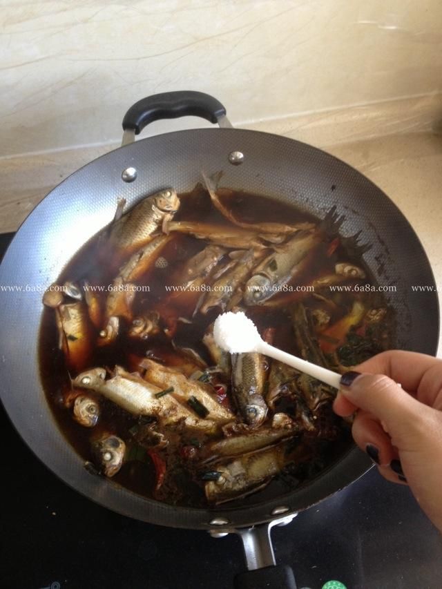 深水小杂鱼的做法