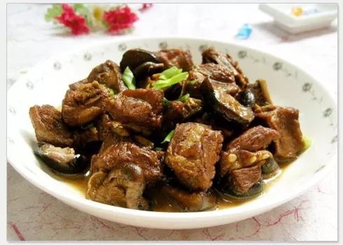 鱼泡排骨炖汤的做法