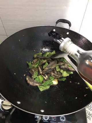 辣椒炸咸鱼的做法