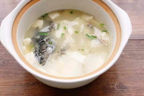 豆腐鱼汤贴大饼的做法