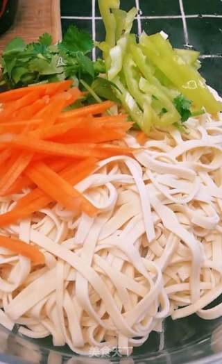 豆腐丝拌大青椒的做法