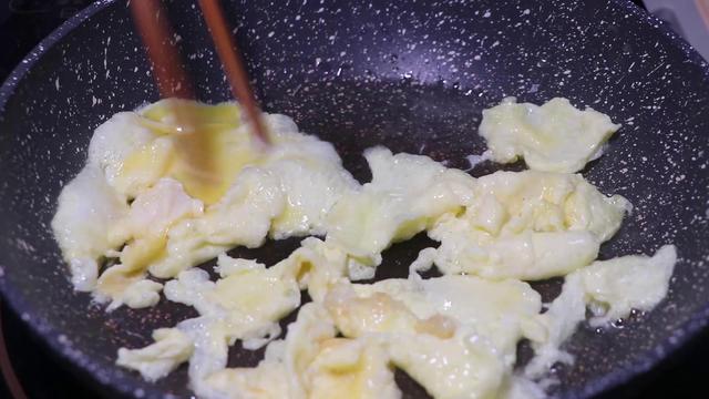 鸡蛋炒叉子家常做法窍门