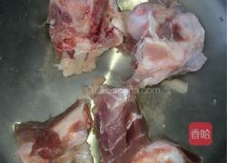 隔水炖大骨汤的做法