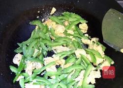 苦瓜炒青豆鸡蛋做法