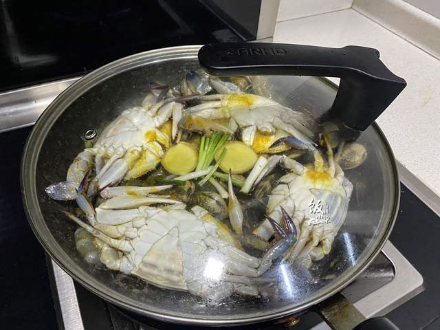 焖鱼加各种海鲜的做法