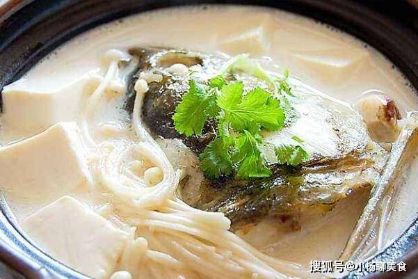 炸鲈鱼块炖豆腐的做法