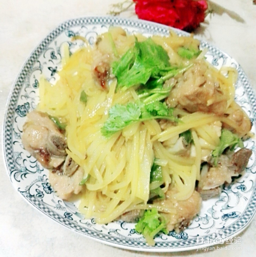土豆丝白菜排骨的做法