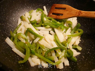 土豆炒青椒的做法