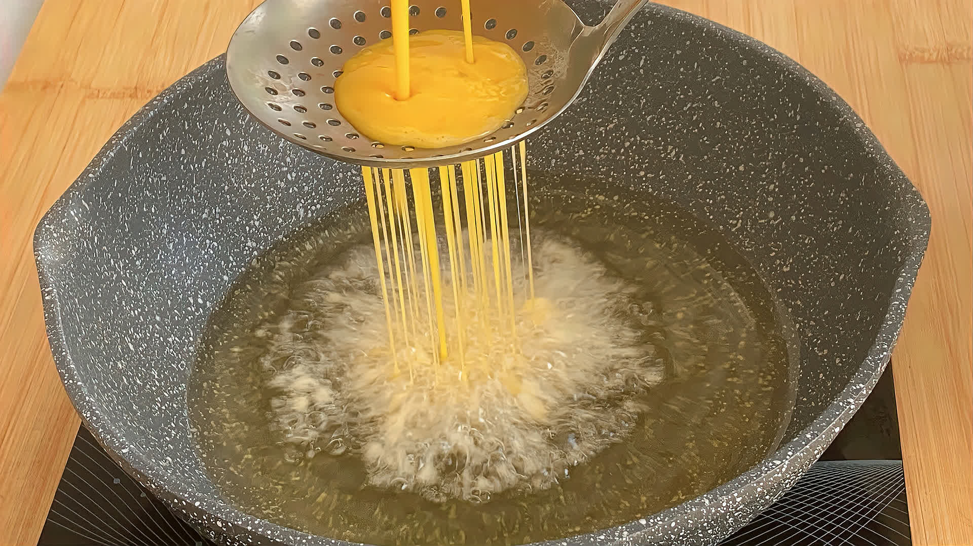 油锅鸡蛋液做法