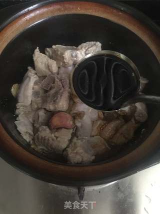 排骨小肠熬汤的做法