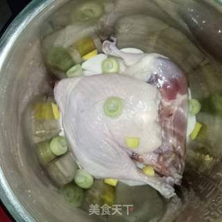 萝卜鸭脚板汤的做法