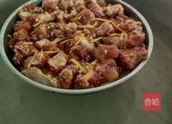 排骨蒸土豆西兰花的做法
