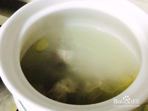 排骨炖药膳菇汤的做法