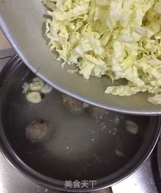 肉丸白菜年糕汤的做法