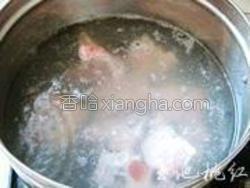 小胡排骨汤的做法