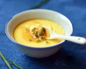 鸡蛋羹里卧鸡蛋辅食做法