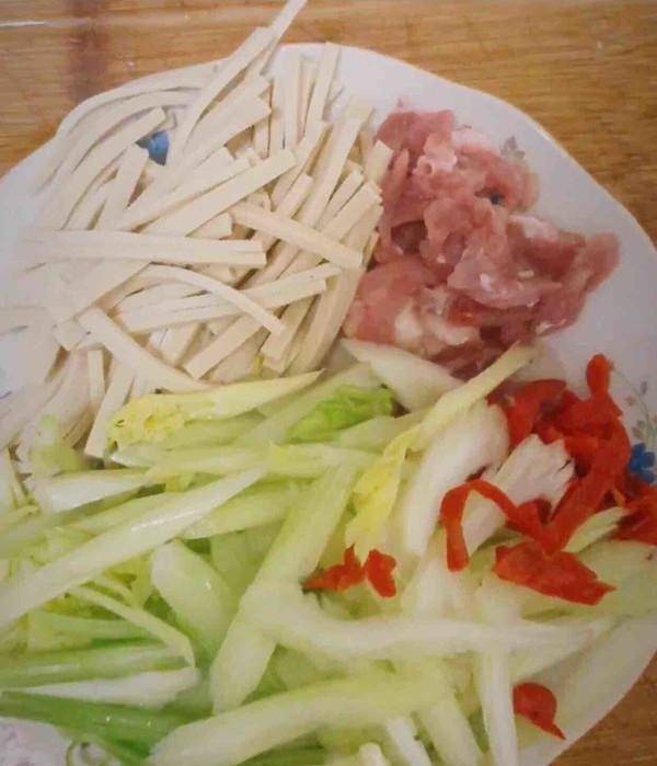 芹菜绍子的做法