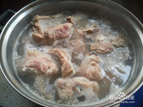 清炖排骨鱼豆腐的做法
