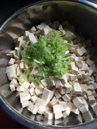 农家小葱拌豆腐的做法