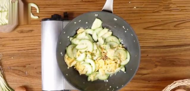 北瓜鸡蛋炒菜做法窍门