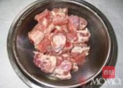 土豆排骨年糕的做法