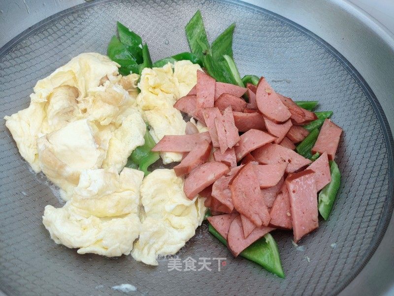 青椒鸡蛋肠做法窍门