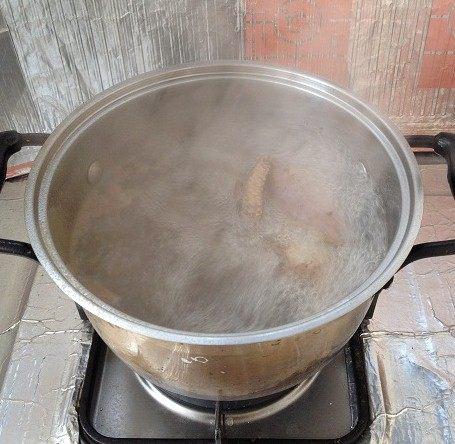 砂锅炖鸽子的做法