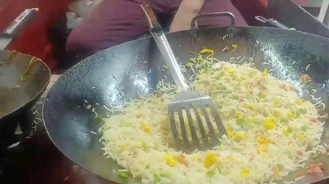 鸡蛋海苔汤炒饭的做法