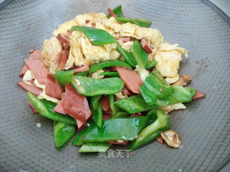 辣椒鸡蛋炒肠的做法