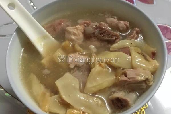花胶炖排骨煲鱼汤的做法
