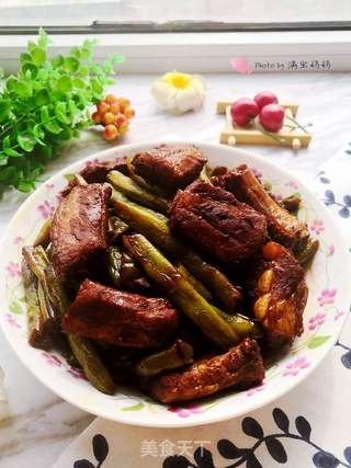 炖豆角卤排骨的做法