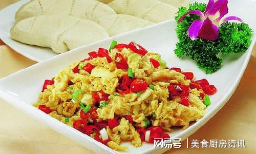 花生米辣椒炒鸡蛋的做法