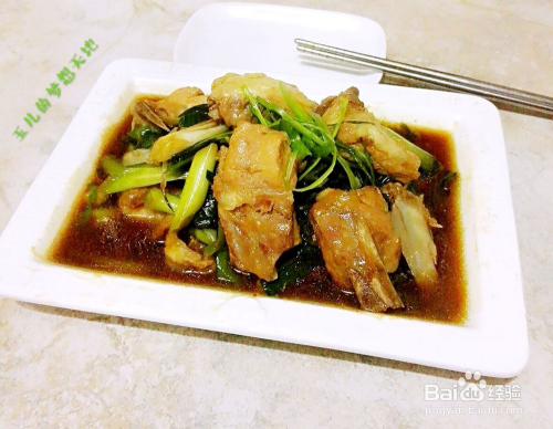 红烧排骨炒蒜苔的做法