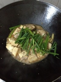 手工豆腐焖鱼的做法