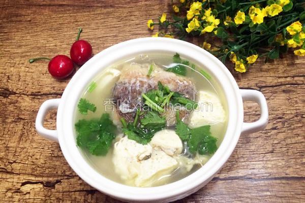 鸡肉炖鲫鱼豆腐的做法