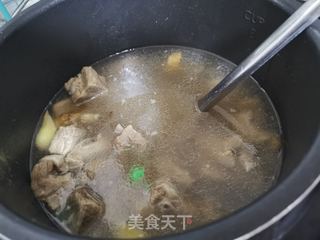 玉米排骨葛根汤的做法
